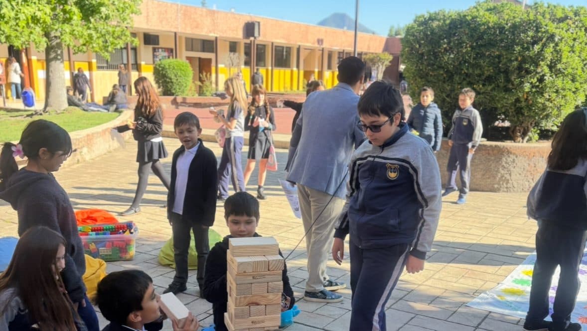 Fotografía de la noticia «Espacios que promueven la convivencia y el juego» del Colegio El Carmen Teresiano La Reina.