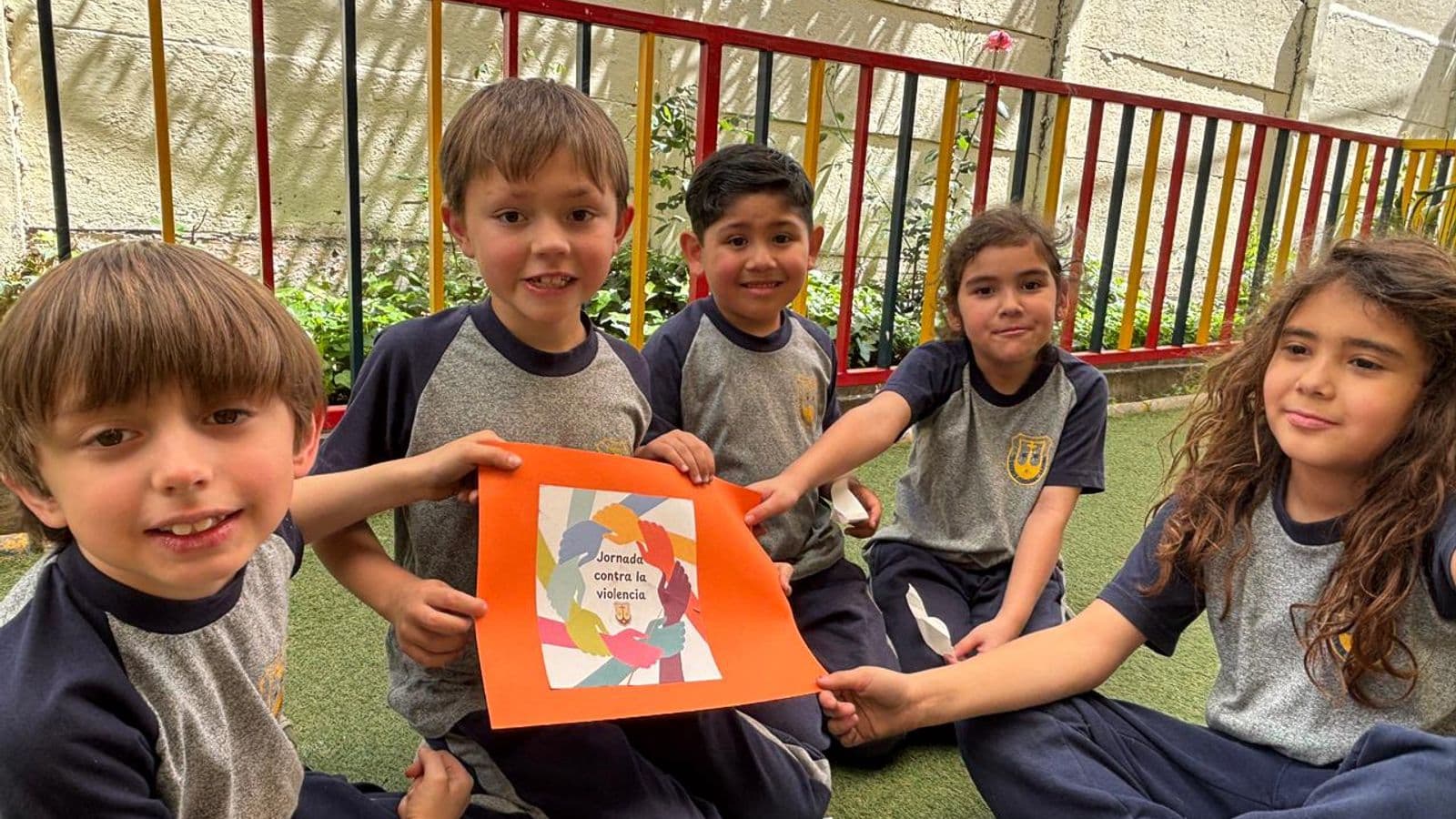 Fotografía de la noticia «Nuestro colegio se une por la convivencia y el respeto» del Colegio El Carmen Teresiano La Reina.