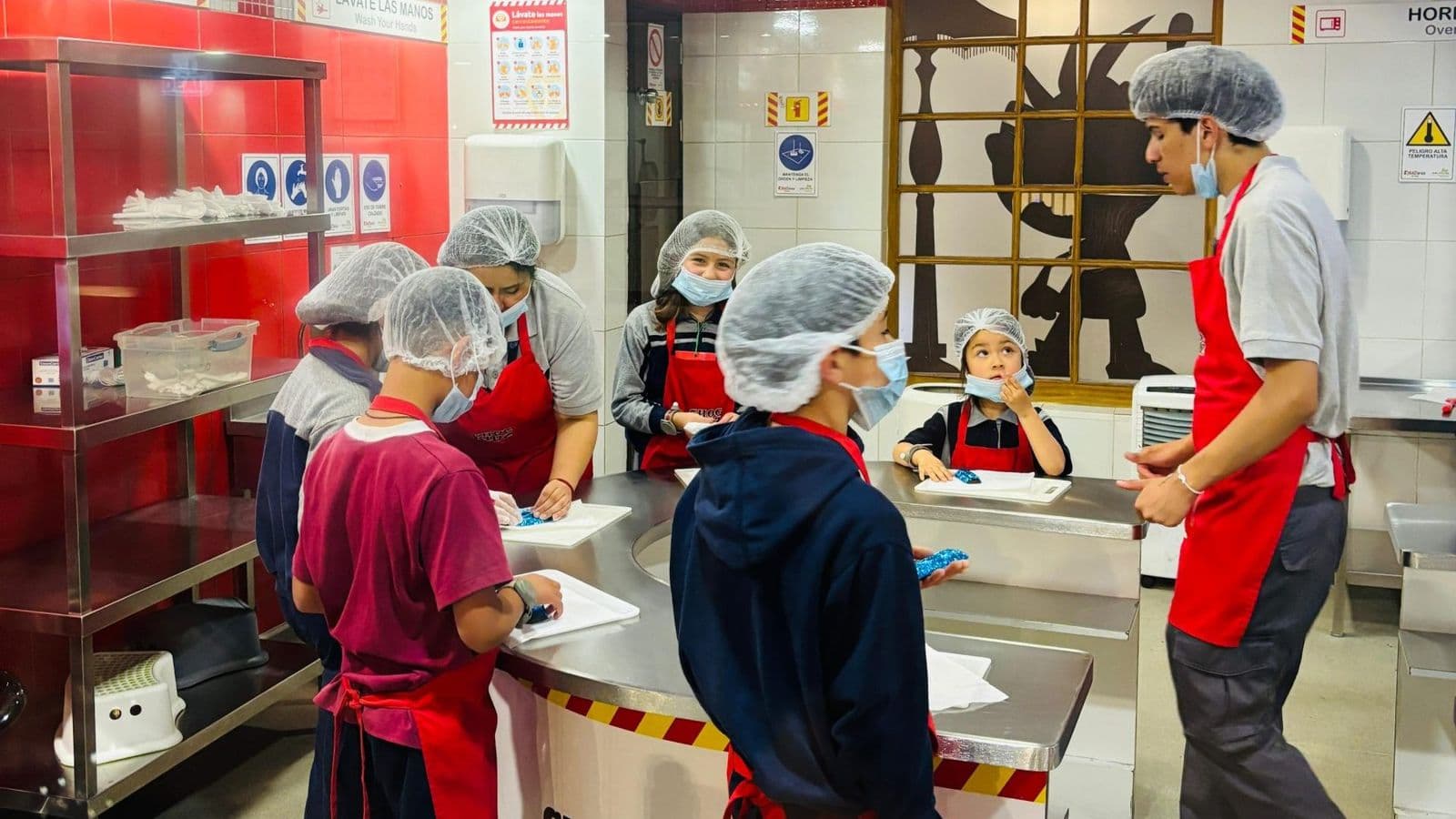 Fotografía de la noticia «¡Un viaje al mundo del trabajo!» del Colegio El Carmen Teresiano La Reina.