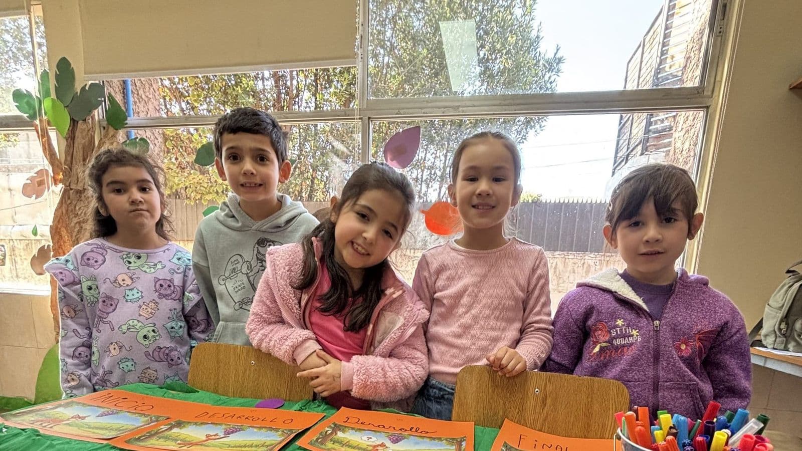 Fotografía de la noticia «Día del Libro y Mes de la Empatía: Una jornada de puertas abiertas al corazón de nuestra comunidad.» del Colegio El Carmen Teresiano La Reina.