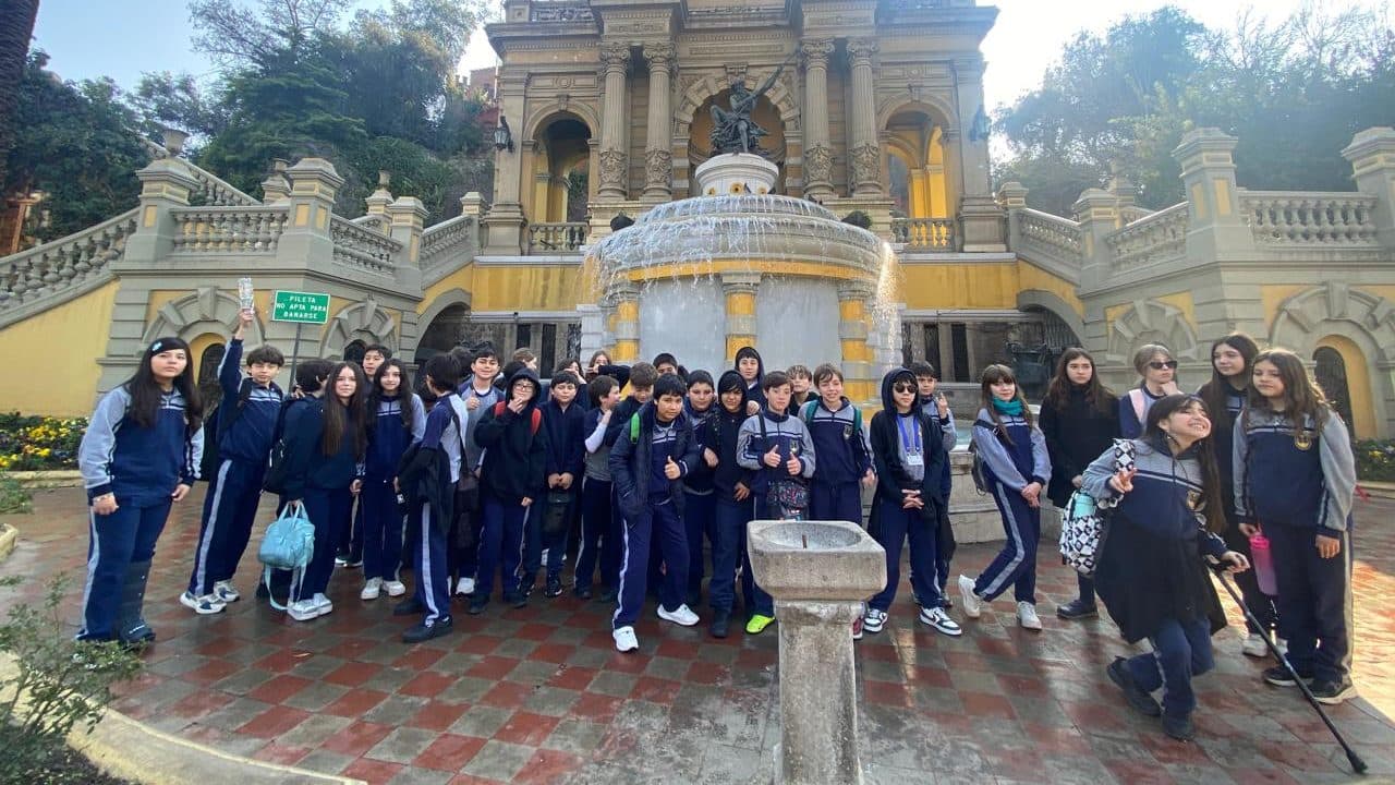 Fotografía de la noticia «¡Nos fuimos a caminar por la historia!, junto a nuestros estudiantes de 5° y 6° Básico» del Colegio El Carmen Teresiano La Reina.