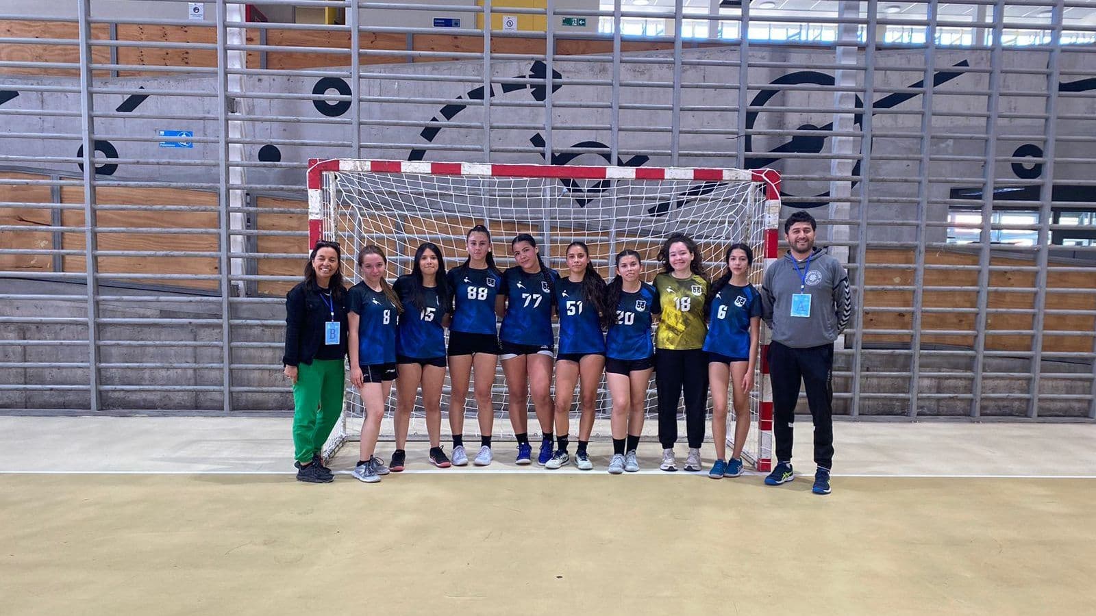 Fotografía de la noticia «¡Nuestras Handbolistas lo hicieron de nuevo!» del Colegio El Carmen Teresiano La Reina.