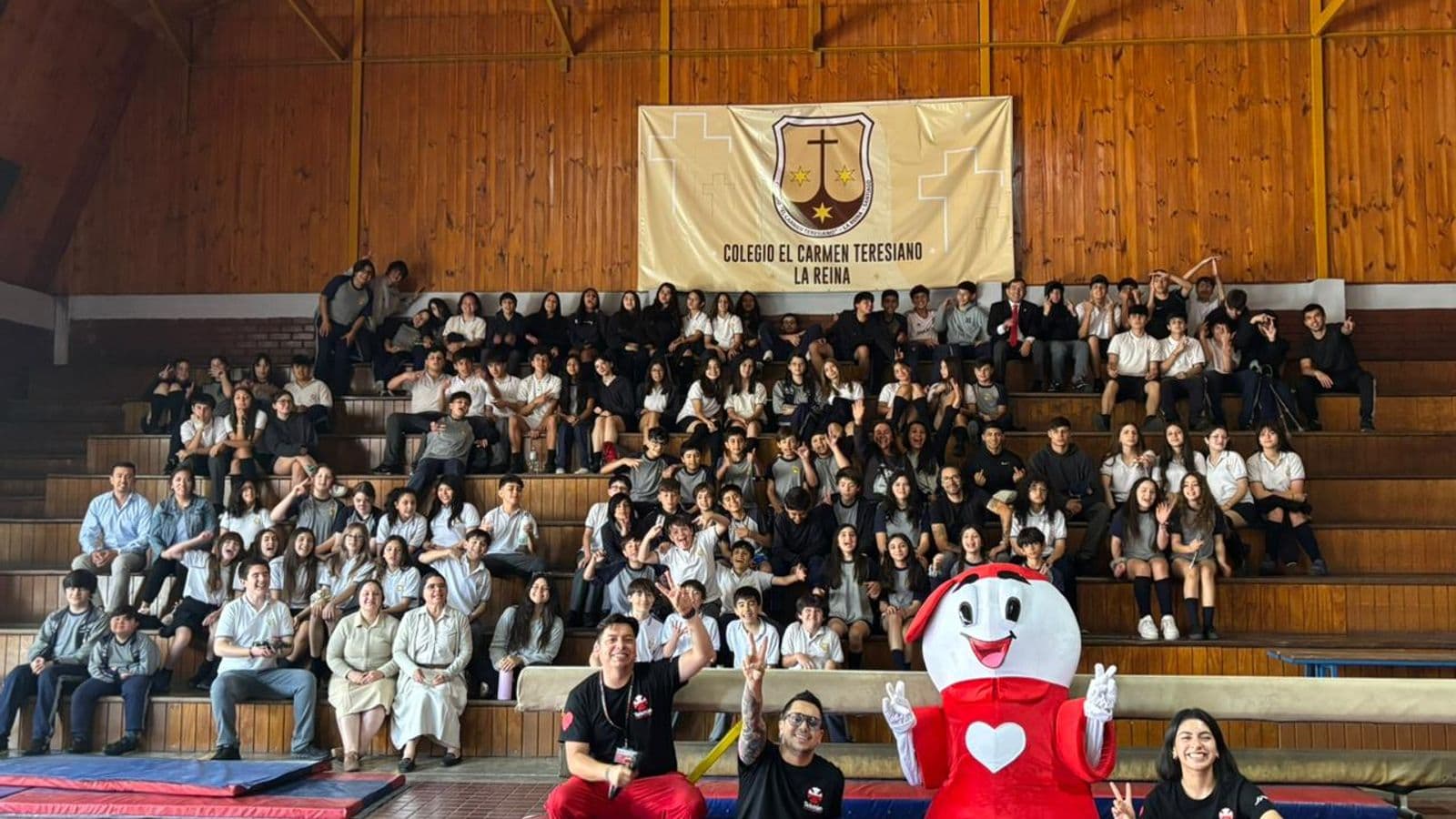 Fotografía de la noticia «¡Teletón en nuestro colegio! Un día de solidaridad y diversión.» del Colegio El Carmen Teresiano La Reina.