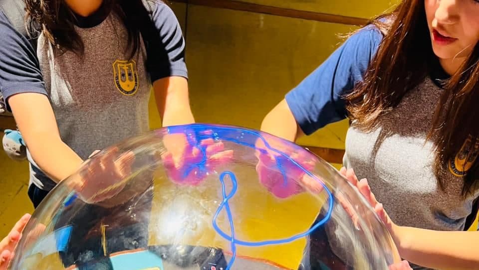 Fotografía de la noticia «Explorando la ciencia de manera divertida: ¡Nuestra visita al MIM!» del Colegio El Carmen Teresiano La Reina.