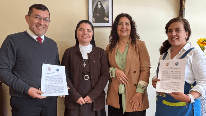 Fotografía de la noticia «Convenio educativo que abre nuevas oportunidades para nuestras comunidades escolares» del Colegio El Carmen Teresiano La Reina.