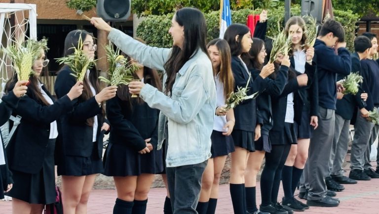 Celebración Domingo de Ramos Colegio El Carmen Teresiano La Reina